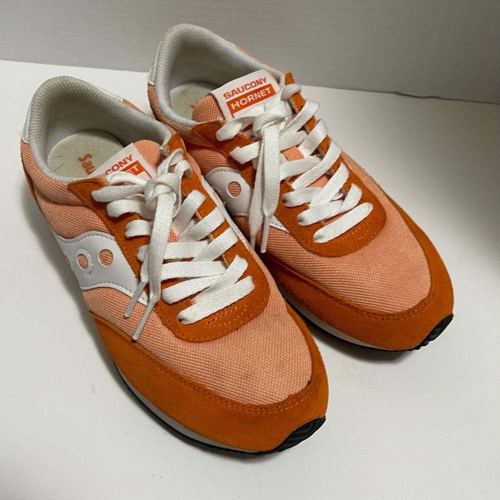 Saucony Hornet Vibrant Orange and White Running Shoes women’s 7